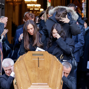 Nathalie Marquay et ses enfants Lou et Tom - La famille de Jean-Pierre Pernaut à la sortie des obsèques en la Basilique Sainte-Clotilde à Paris. © Cyril Moreau/Bestimage
