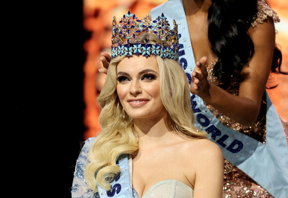 Miss Pologne, Karolina Biewleska, élue Miss Monde à Porto Rico.