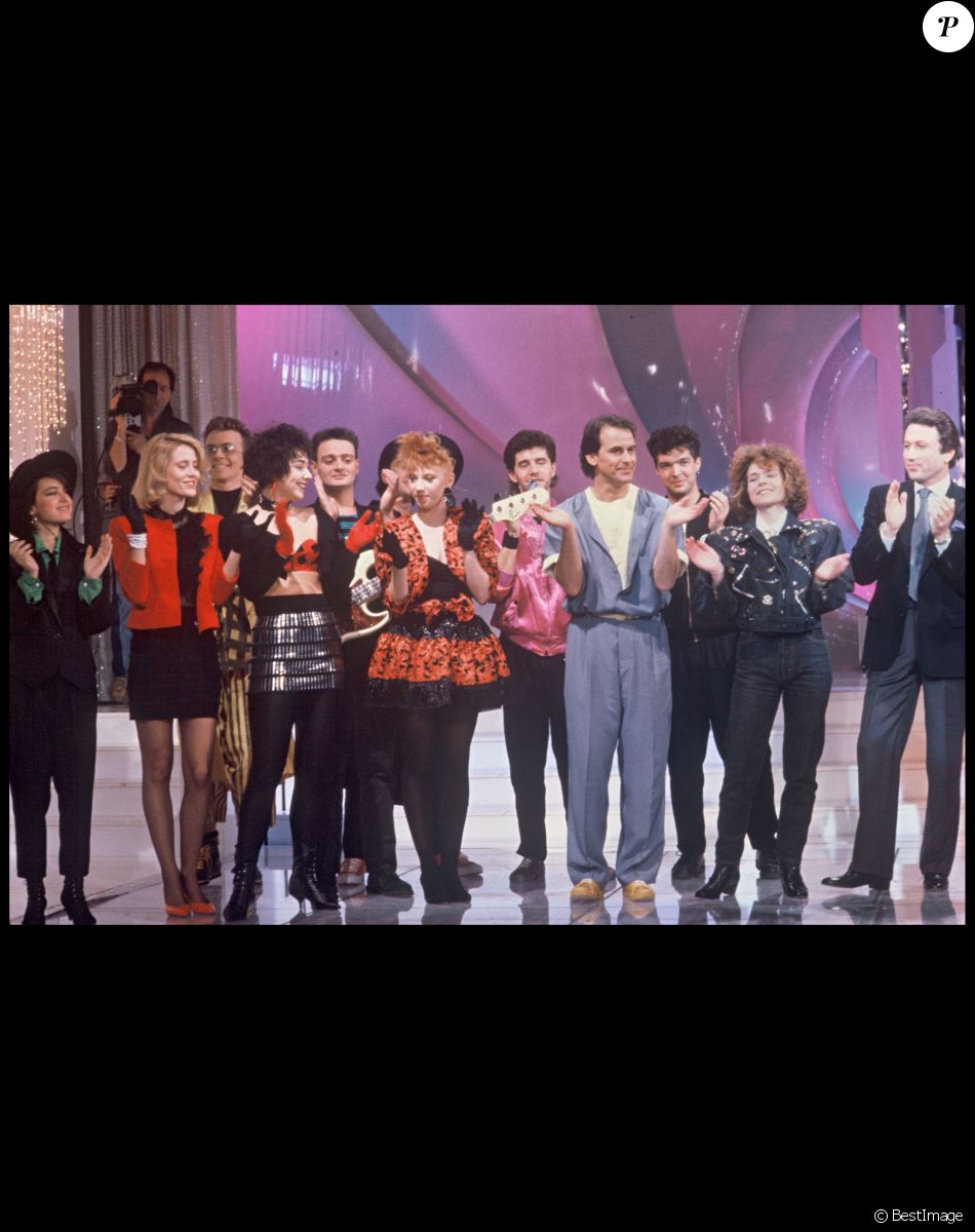 Archives - Fin de l'émission "Champs-Elysées" avec Michel Fugain, ses danseuses, Sabine Paturel et Michel Drucker.