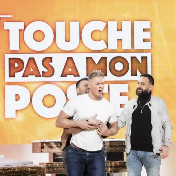 Exclusif - Raymond Aabou, Matthieu Delormeau et Cyril Hanouna sur le plateau de l'émission TPMP (Touche Pas à Mon Poste). Le 1er février 2022. © Jack Tribeca / Bestimage