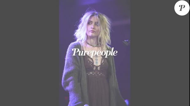 Paris Jackson : Look grunge et collants résilles, elle s'éclate sur scène !