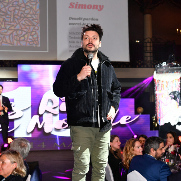 Kev Adams lors de la soirée de gala d'exception pour les 10 ans de l'association "Les Rois du monde" (LRDM) à la salle Wagram à Paris le 14 mars 2022. Les Rois du Monde est une association loi 1901, créée en 2012, elle oeuvre pour les enfants nécessiteux, orphelins et hospitalisés de manière financière, matérielle, culturelle et distrayante. © Rubens Hazon / Bestimage 