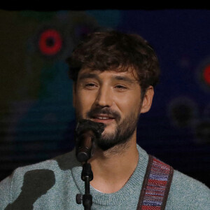 Exclusif - Jérémy Frérot lors de la soirée L'année de la déprime (et même un peu plus...) aux Folies Bergère à Paris le 29 novembre 2021. © Alain Guizard / Bestimage