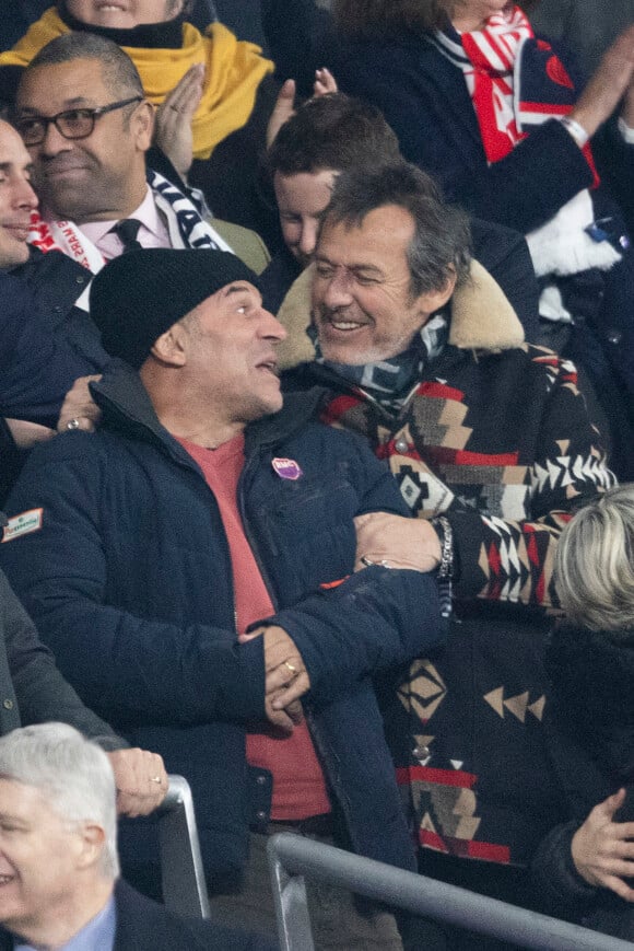 Vincent Moscato et Jean-Luc Reichmann assistent à la rencontre de rugby opposant la France à l'Angleterre, au stade de France, dans le cadre du Tournoi des Six Nations. Saint-Denis, le 19 mars 2022. © Cyril Moreau/Bestimage