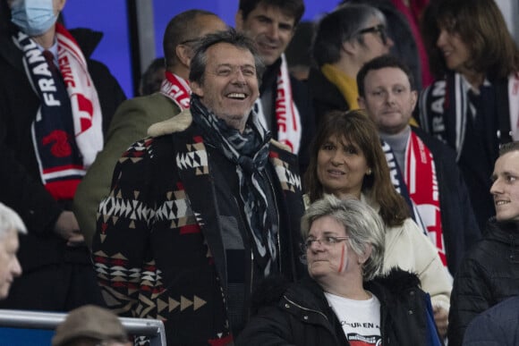 Jean-Luc Reichmann et Nathalie Lecoultre assistent à la rencontre de rugby opposant la France à l'Angleterre, au stade de France, dans le cadre du Tournoi des Six Nations. © Cyril Moreau/Bestimage