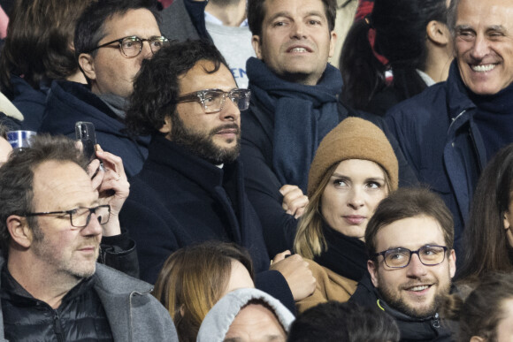 Maxim Nucci (Yodelice) et sa compagne Isabelle Ithurburu assistent à la rencontre de rugby opposant la France à l'Angleterre, au stade de France, dans le cadre du Tournoi des Six Nations. Saint-Denis, le 19 mars 2022. © Cyril Moreau/Bestimage