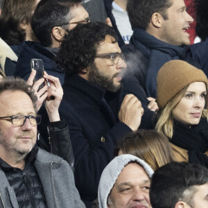 Maxim Nucci (Yodelice) et sa compagne Isabelle Ithurburu assistent à la rencontre de rugby opposant la France à l'Angleterre, au stade de France, dans le cadre du Tournoi des Six Nations. Saint-Denis, le 19 mars 2022. © Cyril Moreau/Bestimage