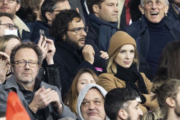 Maxim Nucci (Yodelice) et sa compagne Isabelle Ithurburu assistent à la rencontre de rugby opposant la France à l'Angleterre, au stade de France, dans le cadre du Tournoi des Six Nations. Saint-Denis, le 19 mars 2022. © Cyril Moreau/Bestimage