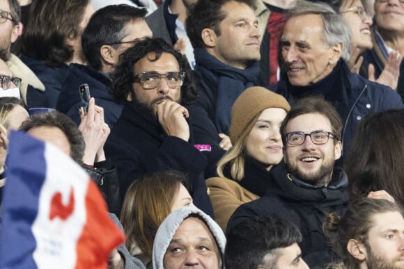 Maxim Nucci (Yodelice) et sa compagne Isabelle Ithurburu assistent à la rencontre de rugby opposant la France à l'Angleterre, au stade de France, dans le cadre du Tournoi des Six Nations. Saint-Denis, le 19 mars 2022. © Cyril Moreau/Bestimage