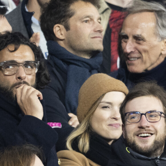 Maxim Nucci (Yodelice) et sa compagne Isabelle Ithurburu assistent à la rencontre de rugby opposant la France à l'Angleterre, au stade de France, dans le cadre du Tournoi des Six Nations. Saint-Denis, le 19 mars 2022. © Cyril Moreau/Bestimage