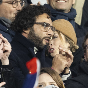 Maxim Nucci (Yodelice) et sa compagne Isabelle Ithurburu assistent à la rencontre de rugby opposant la France à l'Angleterre, au stade de France, dans le cadre du Tournoi des Six Nations. Saint-Denis, le 19 mars 2022. © Cyril Moreau/Bestimage