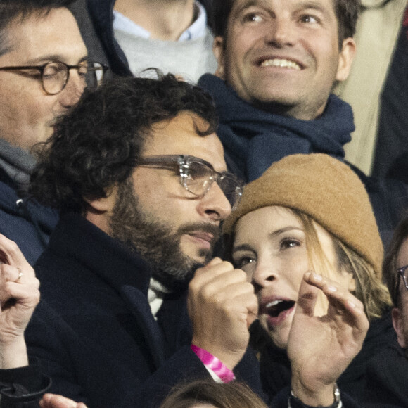 Maxim Nucci (Yodelice) et sa compagne Isabelle Ithurburu assistent à la rencontre de rugby opposant la France à l'Angleterre, au stade de France, dans le cadre du Tournoi des Six Nations. Saint-Denis, le 19 mars 2022. © Cyril Moreau/Bestimage