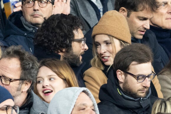 Maxim Nucci (Yodelice) et sa compagne Isabelle Ithurburu assistent à la rencontre de rugby opposant la France à l'Angleterre, au stade de France, dans le cadre du Tournoi des Six Nations. Saint-Denis, le 19 mars 2022. © Cyril Moreau/Bestimage