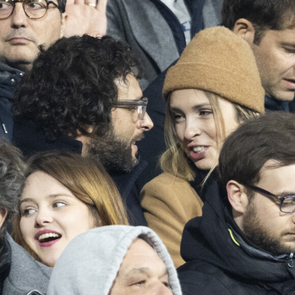 Maxim Nucci (Yodelice) et sa compagne Isabelle Ithurburu assistent à la rencontre de rugby opposant la France à l'Angleterre, au stade de France, dans le cadre du Tournoi des Six Nations. Saint-Denis, le 19 mars 2022. © Cyril Moreau/Bestimage