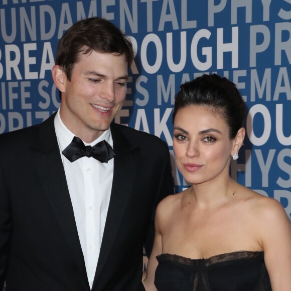 Ashton Kutcher et sa femme Mila Kunis à la 6e cérémonie Breakthrough Prize au NASA Ames Research Center à Mountain View