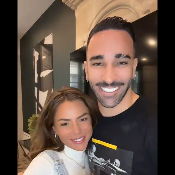 Adil Rami en couple avec Léna, vue dans "Les Marseillais" ou "Les Princes de l'amour"