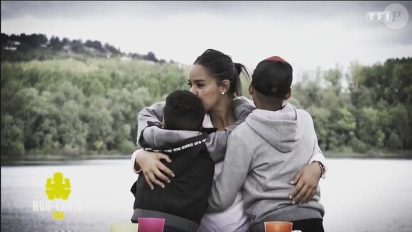 Myriam (Koh-Lanta) avec ses deux enfants à l'occasion de la Fête des Mères, mai 2021.