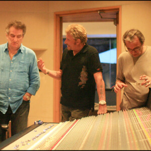 Exclusif - Eddy Mitchell, Johnny Hallyday et Pierre Papadiamandis en studo à Los Angeles, en 2006, lors de l'enregistrement du disque Jambalaya d'Eddy.