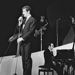 Pierre Papadiamandis au piano lors d'un concert d'Eddy Mitchell à l'Olympia.