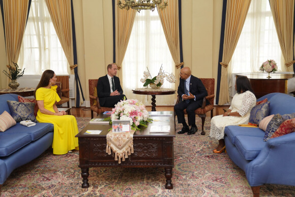 Le prince William et Kate Middleton en visite à King's House, la résidence officielle de Sir Patrick Allen et de son épouse Patricia Allen. Kingston, le 22 mars 2022.