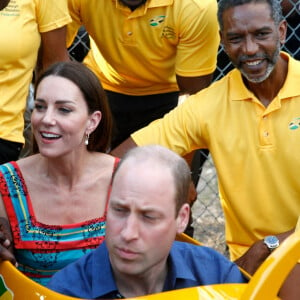 Le prince William et Kate Middleton visitent Trench Town, le berceau du reggae à Kingston, en Jamaïque.