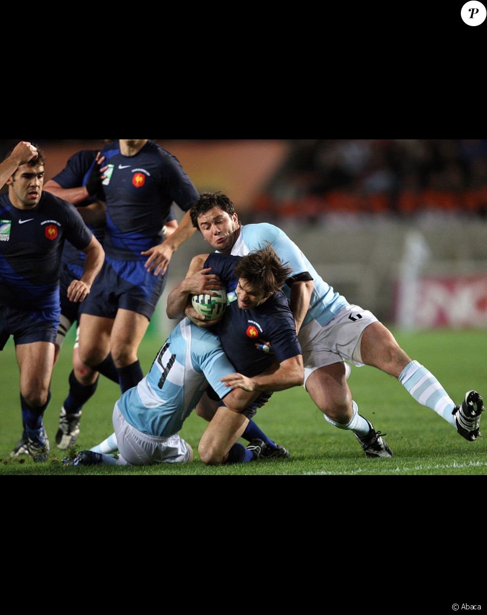 Federico Martin Aramburu et Christophe Dominici lors d'un match France - Argentine au Parc des Princes. Paris, le 19 octobre 2007.
