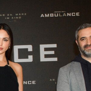 Jake Gyllenhaal Michael Bay Eiza Gonzalez Bradley J. Fischer au photocall du film "Ambulance" à Berlin, le 22 mars 2022. 