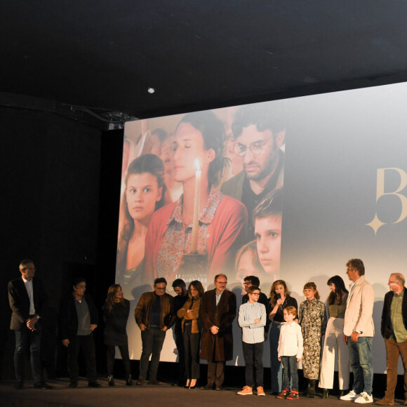 Semi-exclusif - Laurent Weil, Yvan Attal, Dominique Desseigne,Victoria Bedos enceinte, Thierry Klifa, Benjamin Gauthier, Éric Caravaca, Camille Cottin, Sarah Suco, Céleste Brunnquell, Jean-Pierre Darroussin, - Remise du prix Cinéma 2019 de la Fondation Barrière pour le film "Les Eblouis" au Publicis Cinémas à Paris le 7 Octobre 2019. © Coadic Guirec/Bestimage