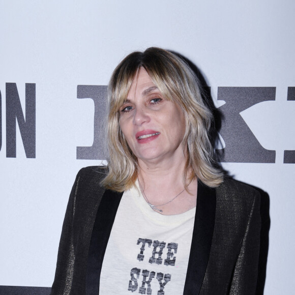 Emmanuelle Seigner - La génération IKKS présente sa collection sa collection capsule iconique et écoresponsable "Free the sea" à l'atelier des lumières en présence de leurs deux égéries de la saison L. Casta et F. Quartararo à Paris le 24 mars 2022. © Rachid Bellak/Bestimage 