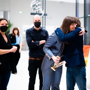 Clara Luciani (Artiste féminine de l'année et Album de l'année pour "Coeur") en backstage lors la 37ème cérémonie des Victoires de la musique à la Seine musicale de Boulogne-Billancourt, le 11 février 2022. © Tiziano Da Silva / Cyril Moreau / Bestimage 