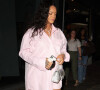Rihanna enceinte achete des vêtements pour bébés chez "Couture Kids" à West Hollywood le 25 mars 2022. 