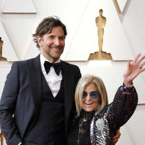 Bradley Cooper et sa mère Gloria Campano au photocall de la 94ème édition de la cérémonie des Oscars à Los Angeles, le 27 mars 2022. © Future-Image via Zuma Press/Bestimage