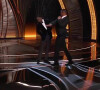 Will Smith frappe Chris Rock sur la scène des Oscars, le 27 mars 2022.