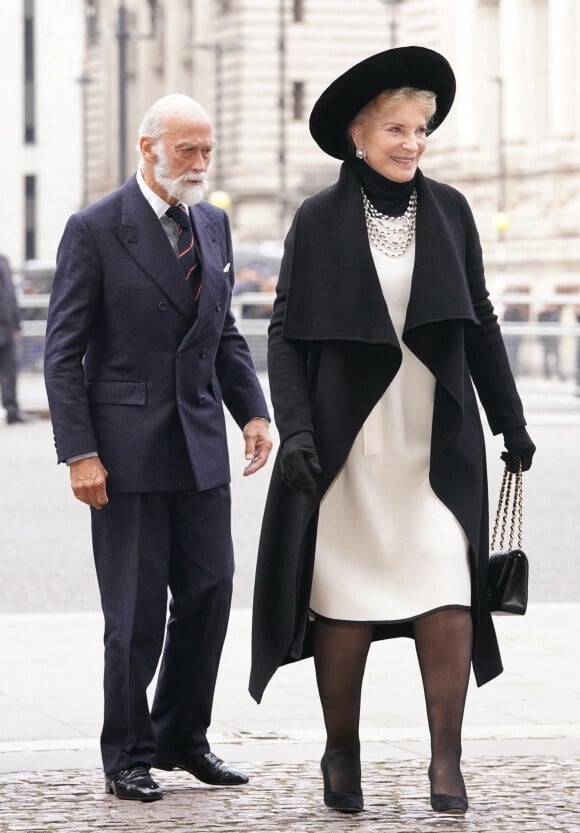 Le prince Michael de Kent et la princesse Michael de Kent arrivent à la cérémonie hommage au prince Philip, à l'abbaye de Westminster, à Londres, le 29 mars 2022. 