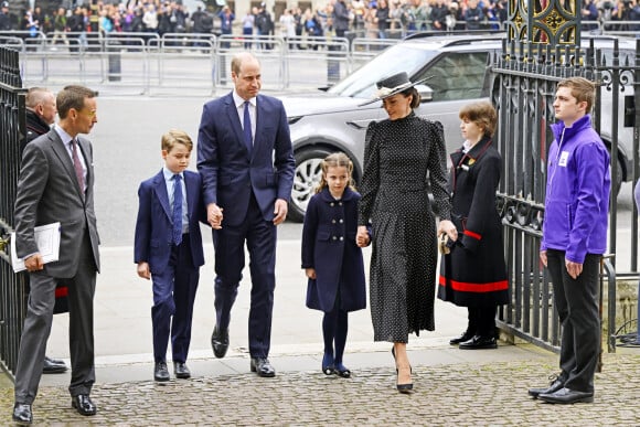 Le prince William, duc de Cambridge, et Catherine (Kate) Middleton, duchesse de Cambridge, Le prince George de Cambridge et la princesse Charlotte de Cambridge - Service d'action de grâce en hommage au prince Philip, duc d'Edimbourg, à l'abbaye de Westminster à Londres, le 29 mars 2022. Le prince Philip, duc d'Edimbourg, est décédé le 9 avril 2021. 