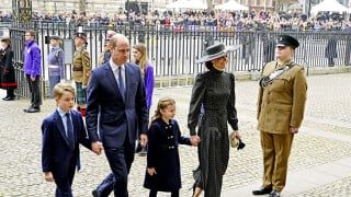 Kate Middleton et William en famille : grande sortie avec George et Charlotte, en tenues officielles