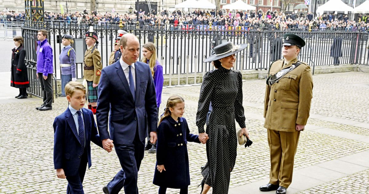 Kate Middleton y William con la familia: gran salida con George y Charlotte, en traje oficial