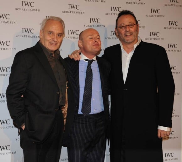 Le CEO d'IWC Georges Kern entre Didier Flamand et Jean Reno, lors du lancement de la collection portugaise de la marque IWC Schaffhausen, au salon international de la haute horlogerie, à l'espace Secheron, le 19 janvier 2010, à Genève.