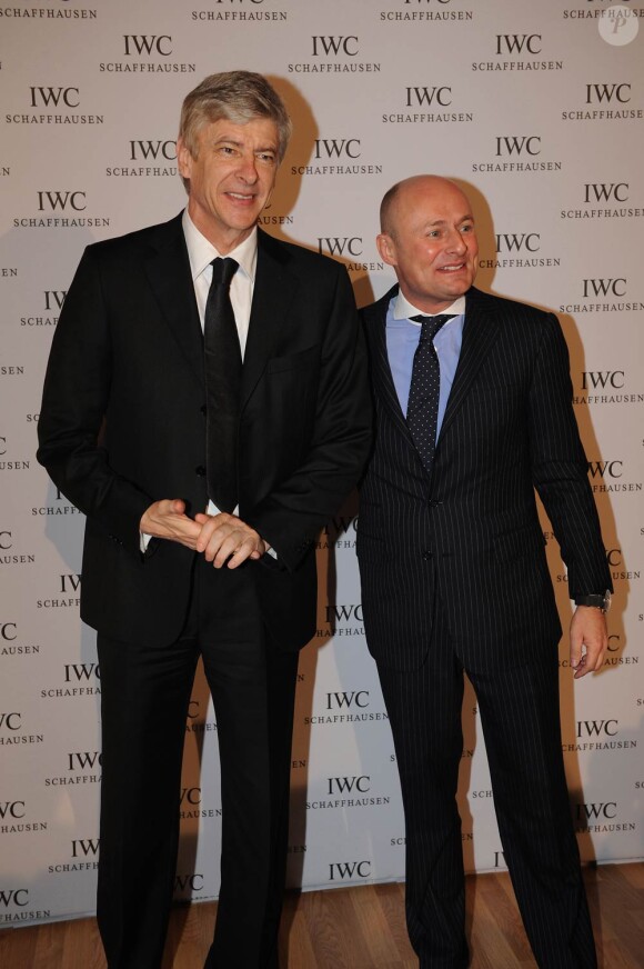 Le CEO d'IWC Georges Kern et Arsène Wenger, lors du lancement de la collection portugaise de la marque IWC Schaffhausen, au salon international de la haute horlogerie, à l'espace Secheron, le 19 janvier 2010, à Genève.