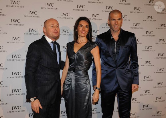 Le CEO d'IWC Georges Kern aux côtés de Zinedine Zidane et sa femme Véronique, lors du lancement de la collection portugaise de la marque IWC Schaffhausen, au salon international de la haute horlogerie, à l'espace Secheron, le 19 janvier 2010, à Genèv