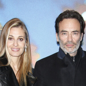 Exclusif - Anthony Delon et sa compagne Sveva Alviti - Avant-première du film "Entre les vagues" au cinéma MK2 Quai de Seine à Paris le 15 mars 2022. © Christophe Aubert via Bestimage