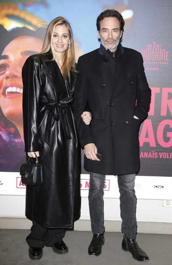 Exclusif - Anthony Delon et sa compagne Sveva Alviti - Avant-première du film "Entre les vagues" au cinéma MK2 Quai de Seine à Paris le 15 mars 2022. © Christophe Aubert via Bestimage