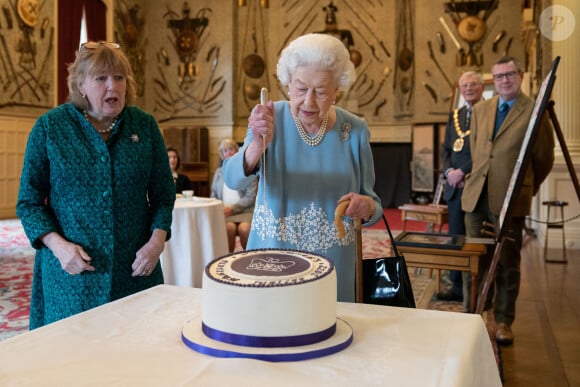 La reine Elisabeth II quitte Sandringham House, qui est la résidence de la reine à Norfolk, après une réception avec des représentants de groupes communautaires locaux pour célébrer le début du Jubilé de platine. Le 5 février 2022.