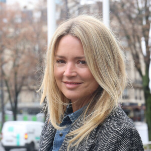 Exclusif - Virginie Efira à la sortie des studios de Radio France à Paris, France, le 4 janvier 2022. © Panoramic/Bestimage 