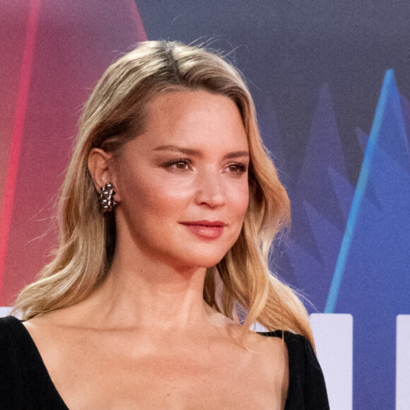 Virginie Efira assiste au Gala Benedetta Hedaline lors du London Film Festival à Londres, aux côtés de l'acteur N.Schneider, le 16 octobre 2021.