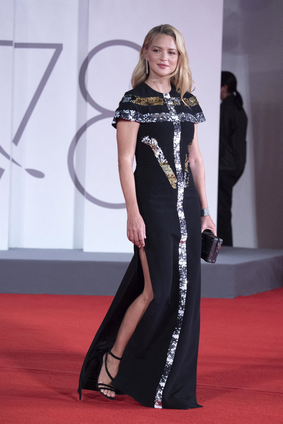 Photo : Virginie Efira - Tapis rouge du film "Mona Lisa and the Blood