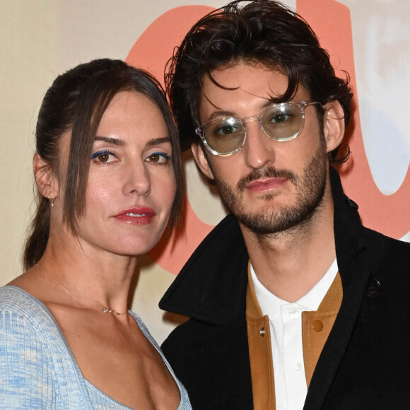Natasha Andrews et son mari Pierre Niney - Avant-première du film "Les Bad Guys" au cinéma Publicis à Paris. © Coadic Guirec / Bestimage