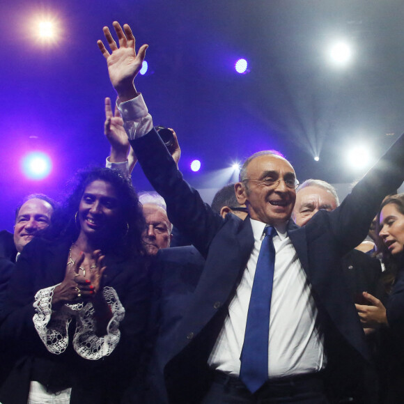 Eric Zemmour et Sarah Knafo - Le candidat à la présidence du parti d'extrême droite français "Reconquête!", Eric Zemmour lors de son rassemblement électoral au Grand Palais à Lille, France, le 5 février 2022. © Denis Guignebourg/Bestimage