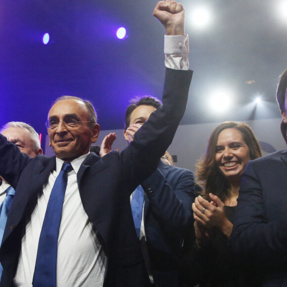 Eric Zemmour et Sarah Knafo - Le candidat à la présidence du parti d'extrême droite français "Reconquête!", Eric Zemmour lors de son rassemblement électoral au Grand Palais à Lille, France, le 5 février 2022. © Denis Guignebourg/Bestimage 