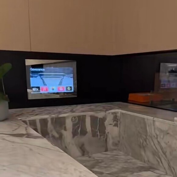 Une maison "de dingue" : Thomas Vergara dévoile des images de sa luxueuse villa avec Nabilla